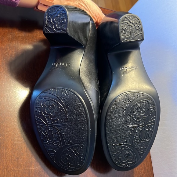 Dansko Black Beth Napa Leather Round Toe Embroidered Clogs 39 - Picture 2 of 4